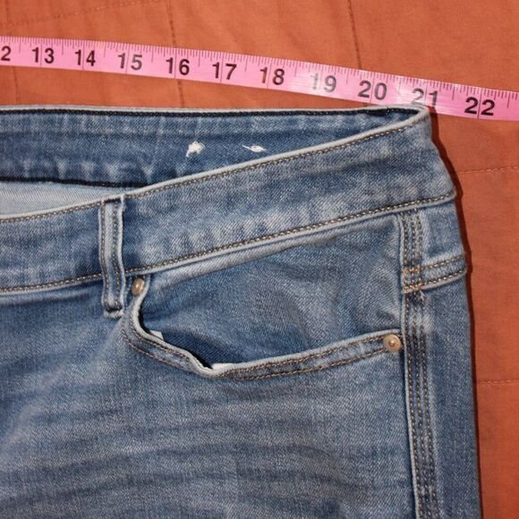 Lane Signature Fit Body Icon Straight Jean - Light Wash Women's Size 22 - Picture 13 of 15